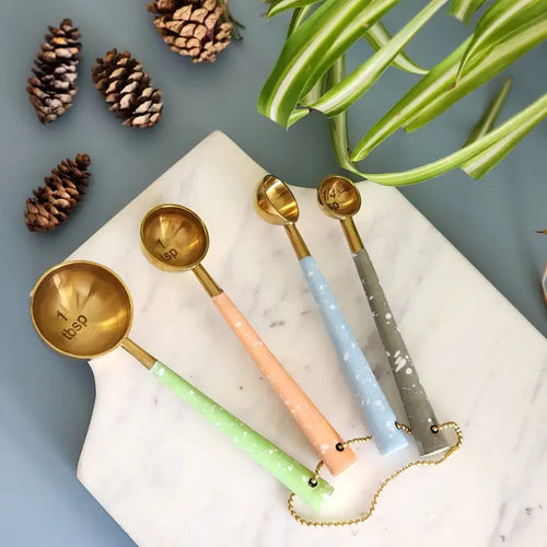 Gibb & Daan - Pastel Colors Measuring Spoon Set - Enameled Handles - Gold Finish